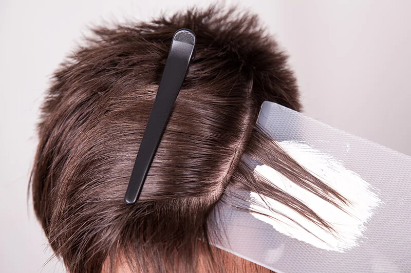 Kann ich meine Haare nach der Haartransplantation färben?